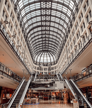 Shopping complexes & strip malls
